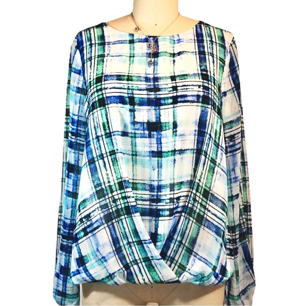 Vince Camuto abstract white blue green teal Blouse size Xsmall long sleeve